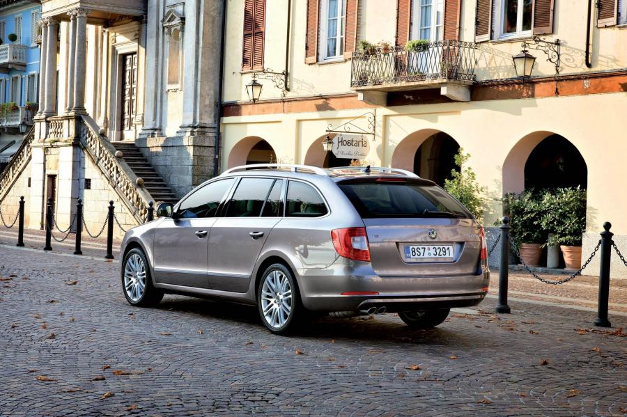  Skoda Superb Combi 2009 года  (фото 43 из 74)